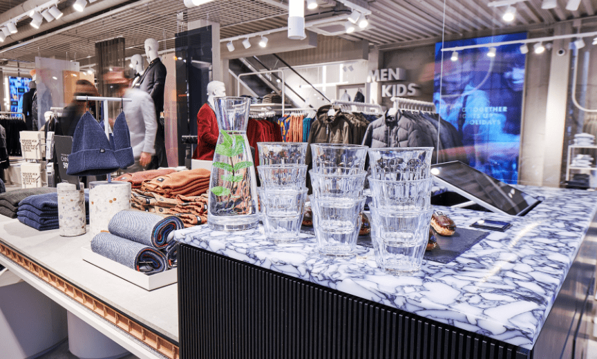 WE Fashion Flagshipstore Amsterdam - PyraSied Xtreme Acrylic